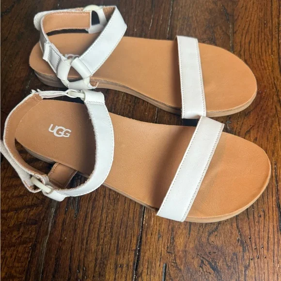 UGG Women's White Sandals 6 - Picture 2 of 9
